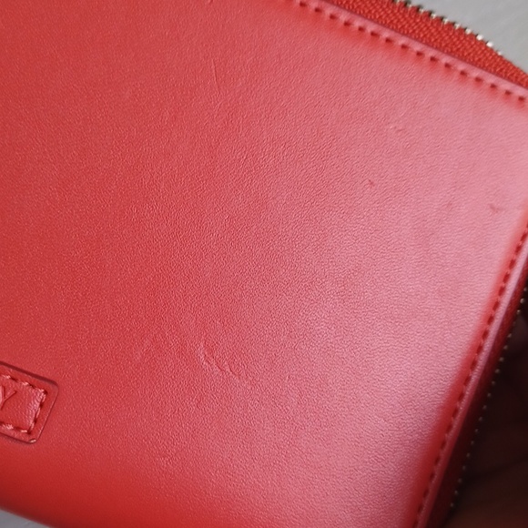Vera Bradley Coral Red Faux Leather Accordian Style Zip Around Wallet - Picture 15 of 16